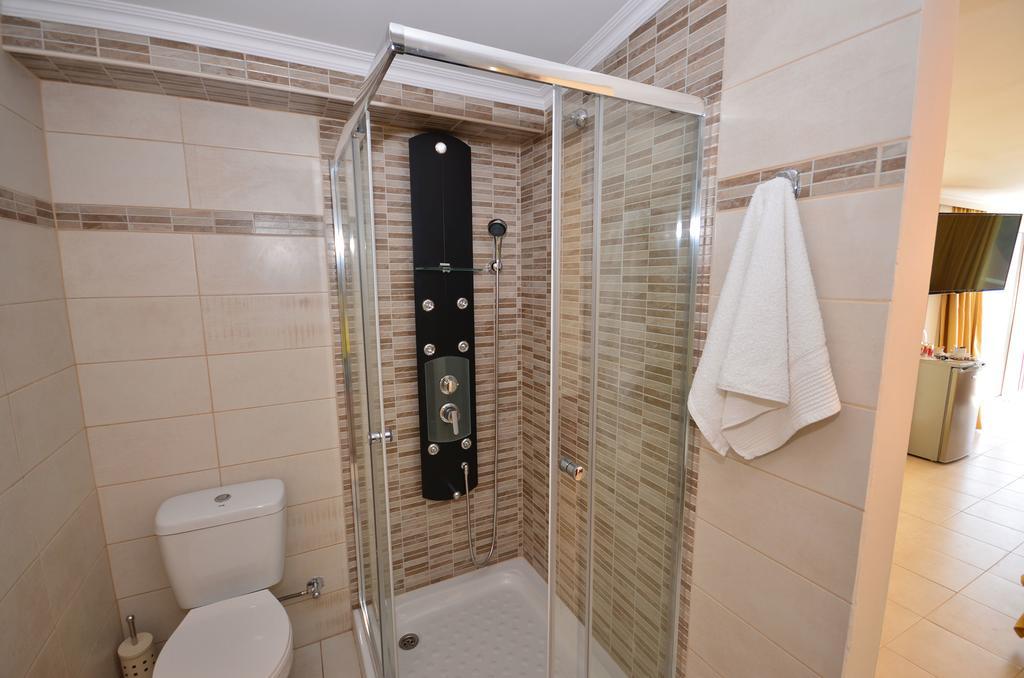 Apartment Golden Fox Studios And Suites *
