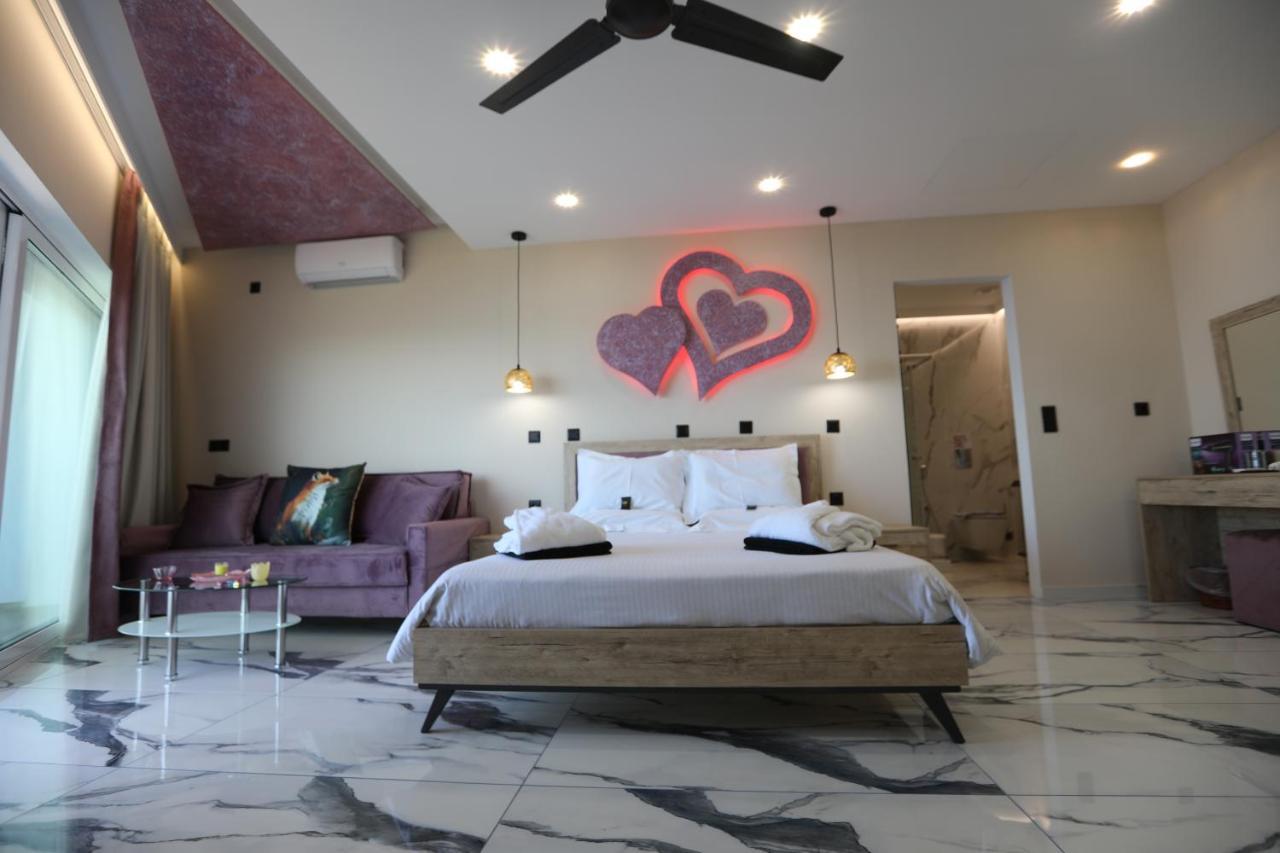 Golden Fox Studios&suites Apartment