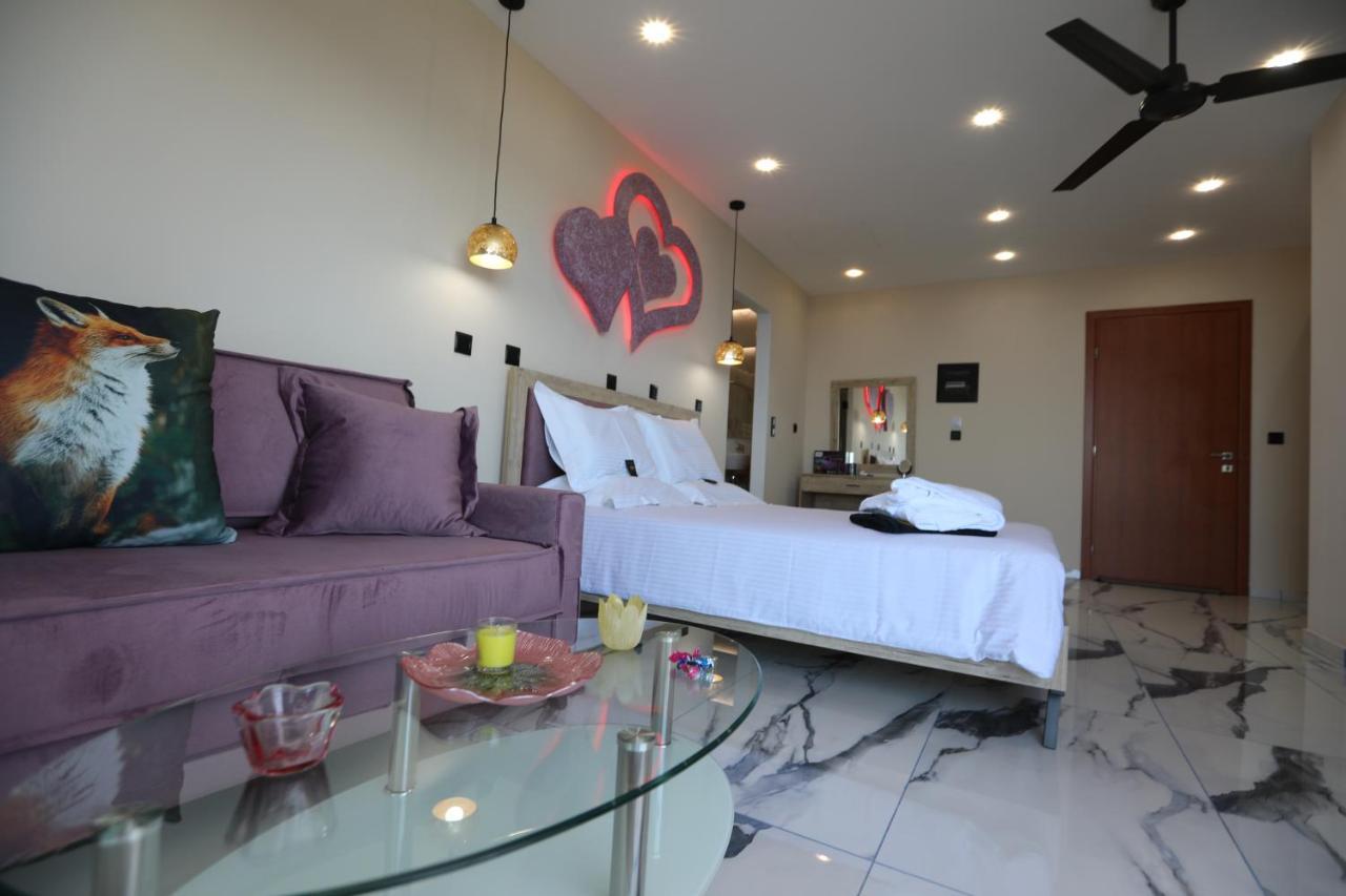 Golden Fox Studios&suites Apartment