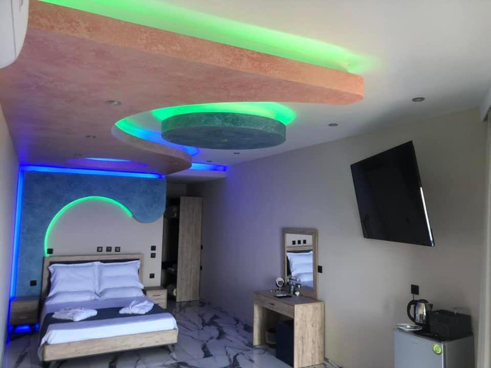 Golden Fox Studios&suites Apartment