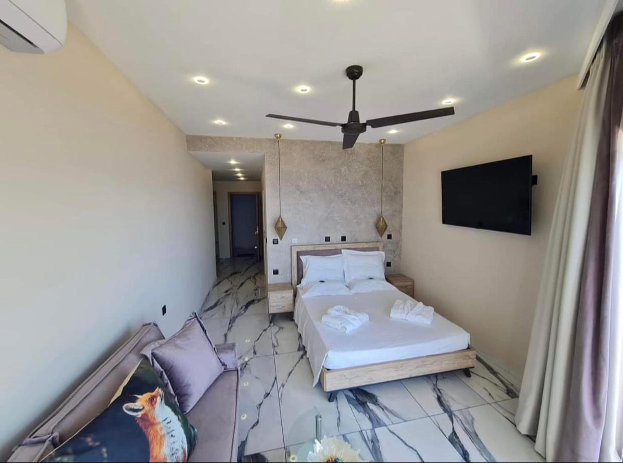 Golden Fox Studios&suites *
